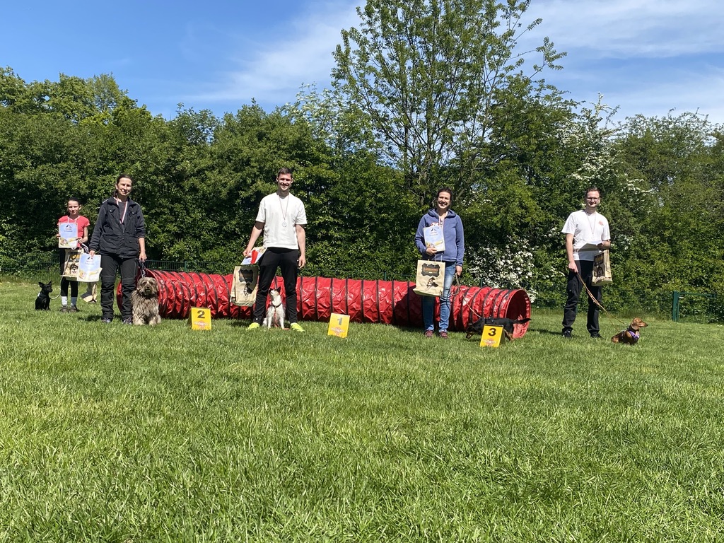 Siegerehrung der Minihunde